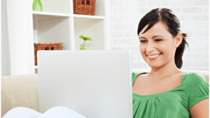 Shopware-general-Woman-and-Laptop